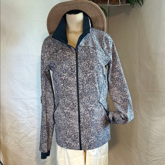 LULULEMON Jackets & Blazers - LULULEMON RUNWAY JACKET 100% NYLON PEBBLE PRINT PARFAIT PINK ABERTSON LAKE SZ 6